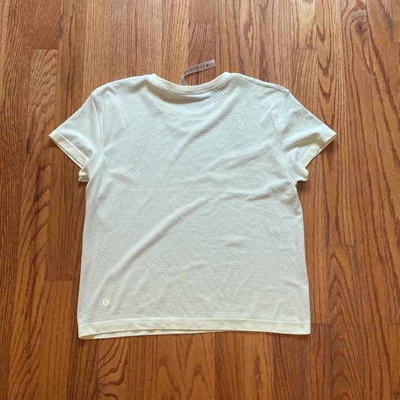 Lululemon Tee Size 8 - Picture 5 of 6